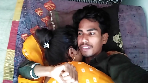 Indian milf in amateur milf video is giving a blowjob