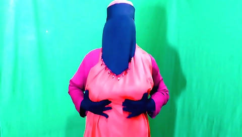 Amateur solo female video showing me fucking my stepbroster